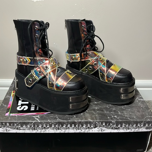 Demonia Damned-116 Magic Mirror Platform Boots. - Picture 2 of 4